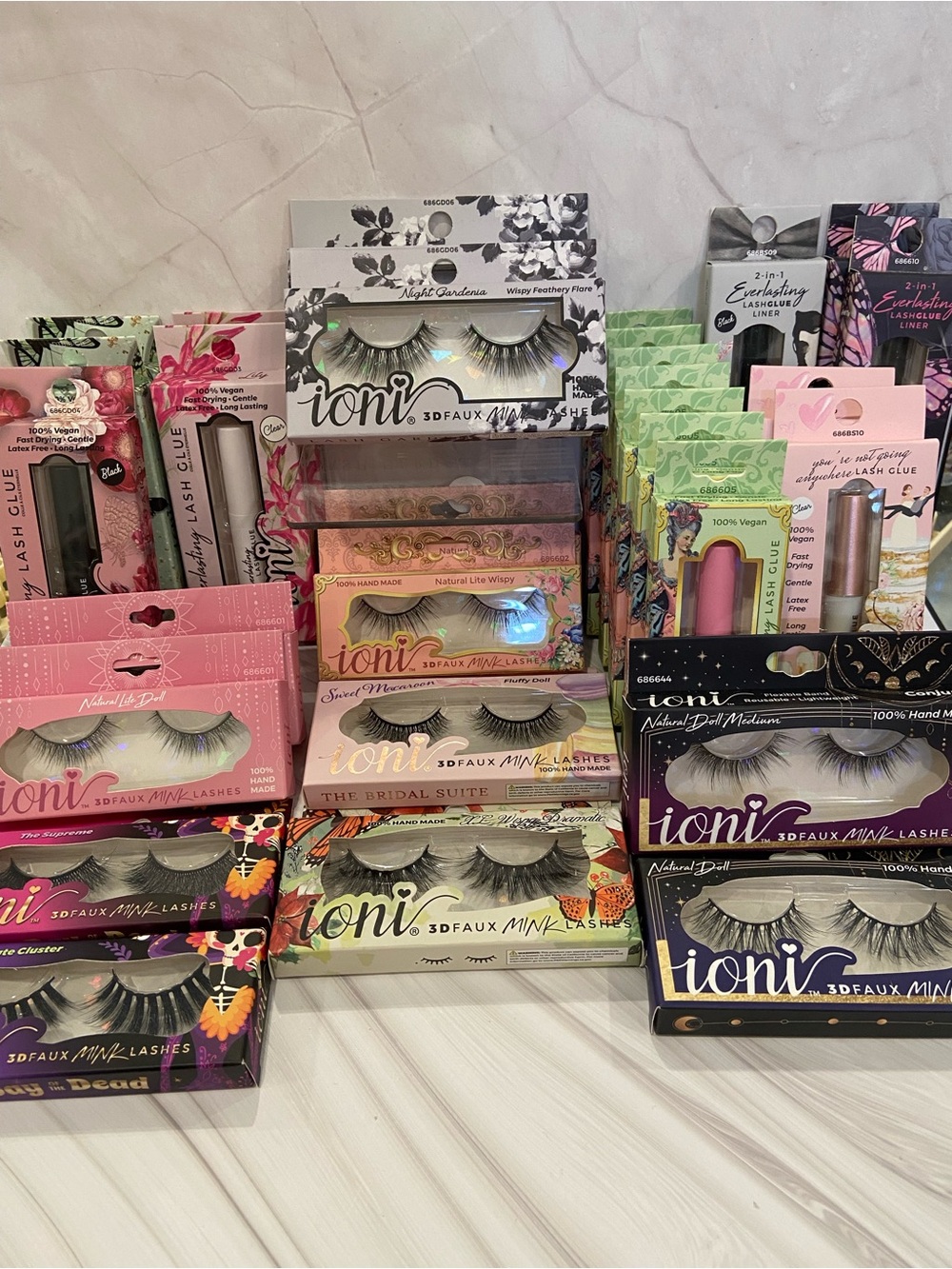 Bundle of 29 ioni 3D Faux Mink Lashes & Glue